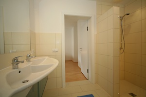 Bad Schlafraum 1 -Appartement 9